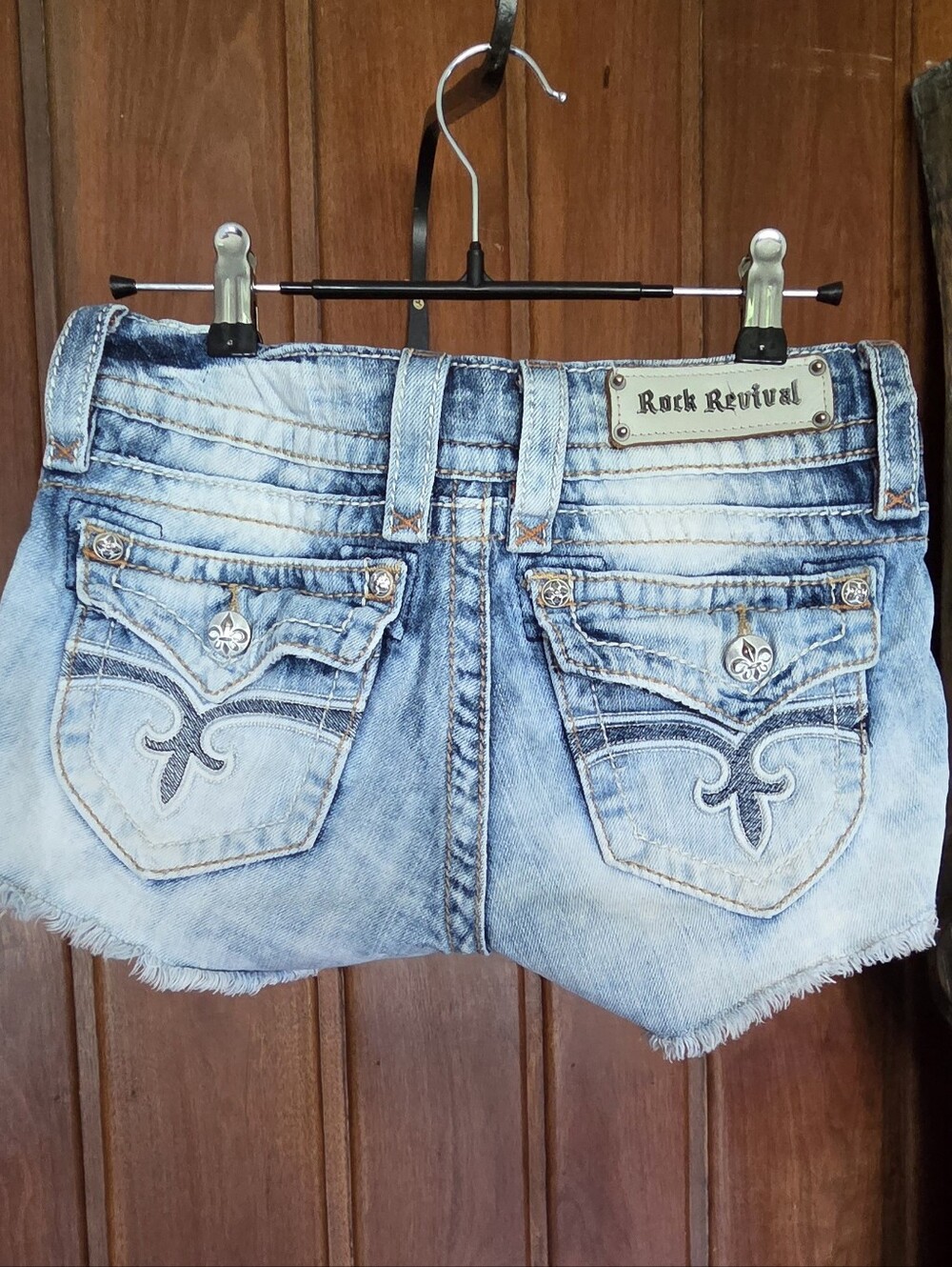 Rock Revival Jen Light Blue Embroidered Denim Shorts Size 26 EUC